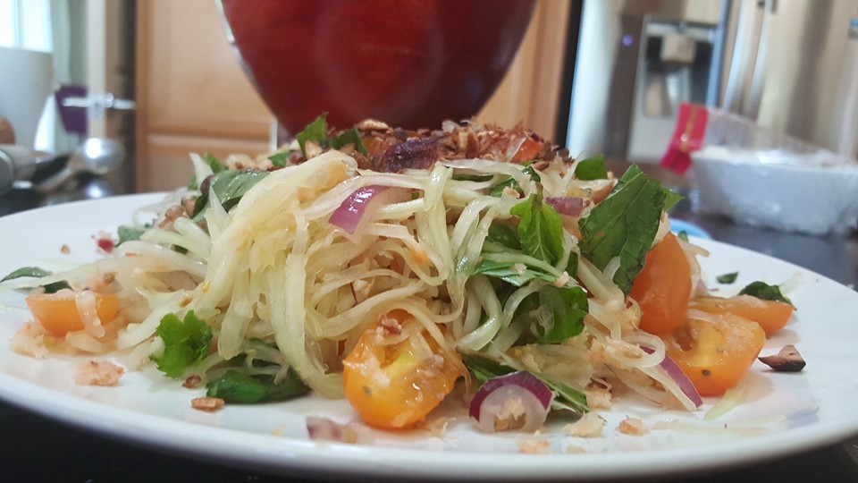 Thai Papaya Salad (Som Tam – ส้มตำ)