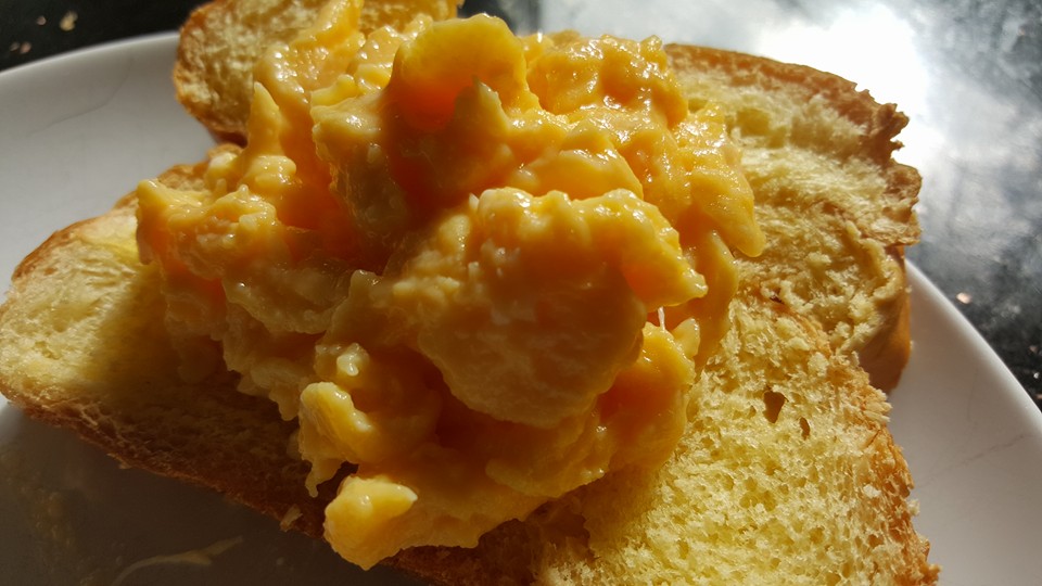 The Easy Creamy Scrambled Eggs