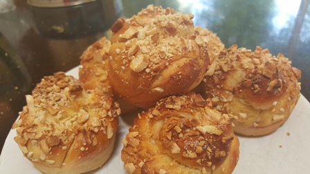 Soft Asian Sweet Buns (甜面包)