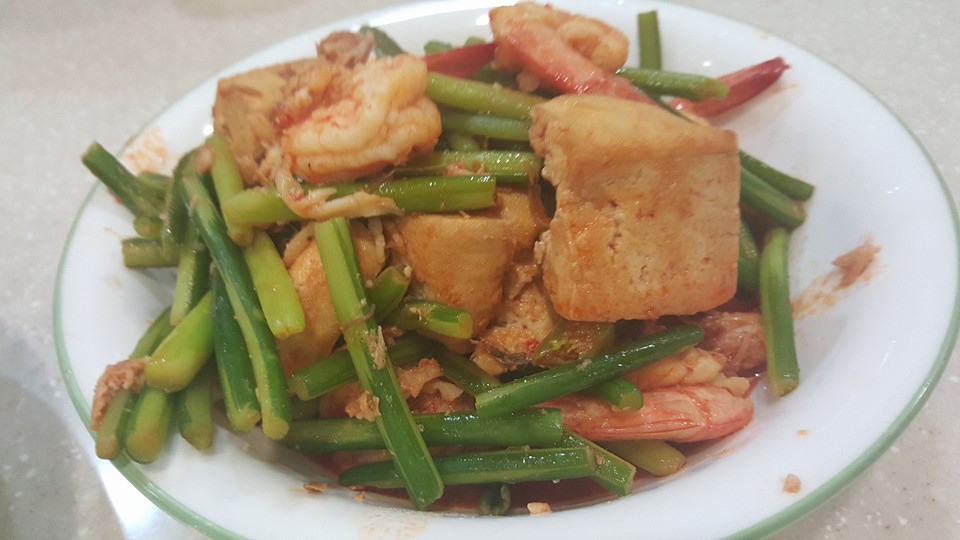Chive flowers with Bean Curd and Prawns (韭菜花，豆干，虾)