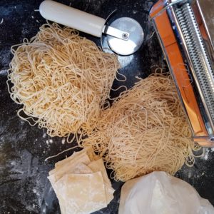 Pasta machine for noodles